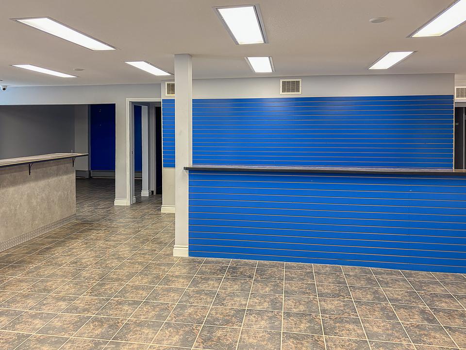 Industrial Building - 139 29 Street East, Saskatoon, SK