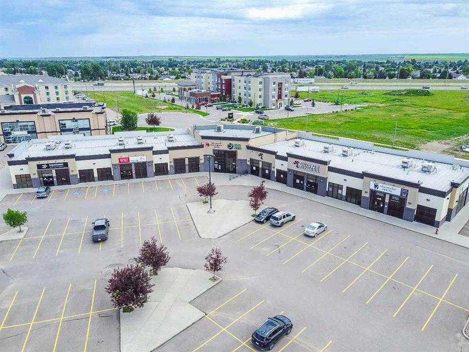 7 - 2020 Strachan Road Southeast, Medicine Hat, AB