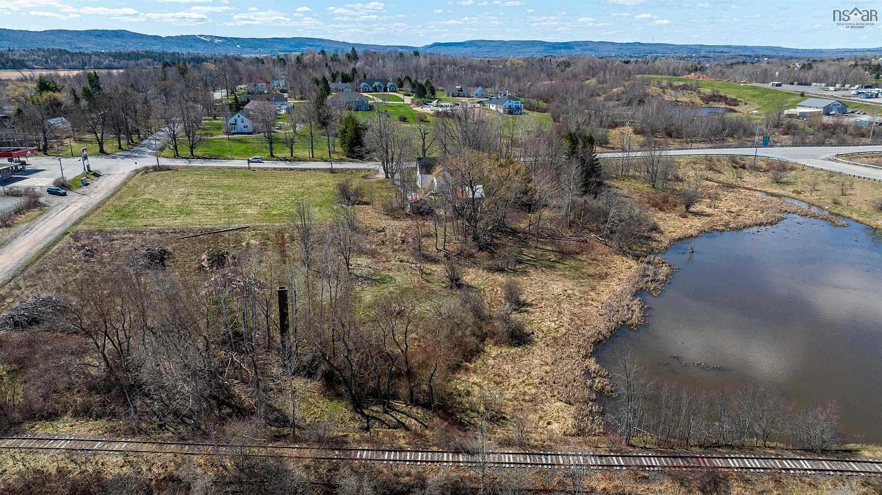 1981 Highway 1 Highway, Falmouth, NS