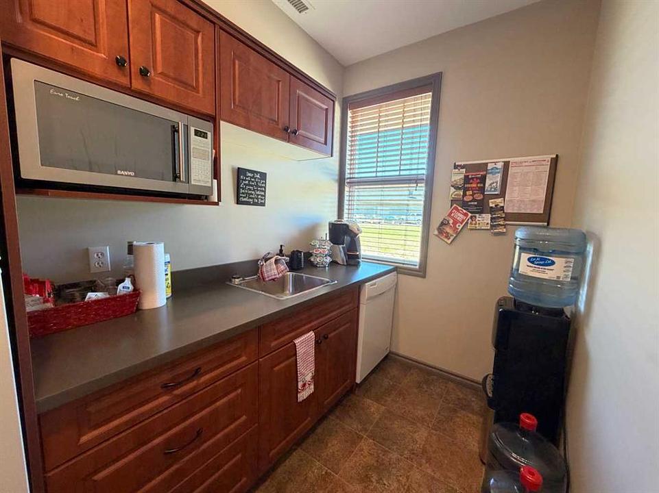 6000 48 Avenue, Ponoka, AB