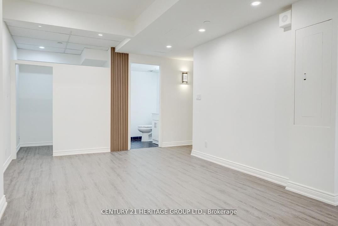 101 - 2900 Yonge Street, Toronto, ON