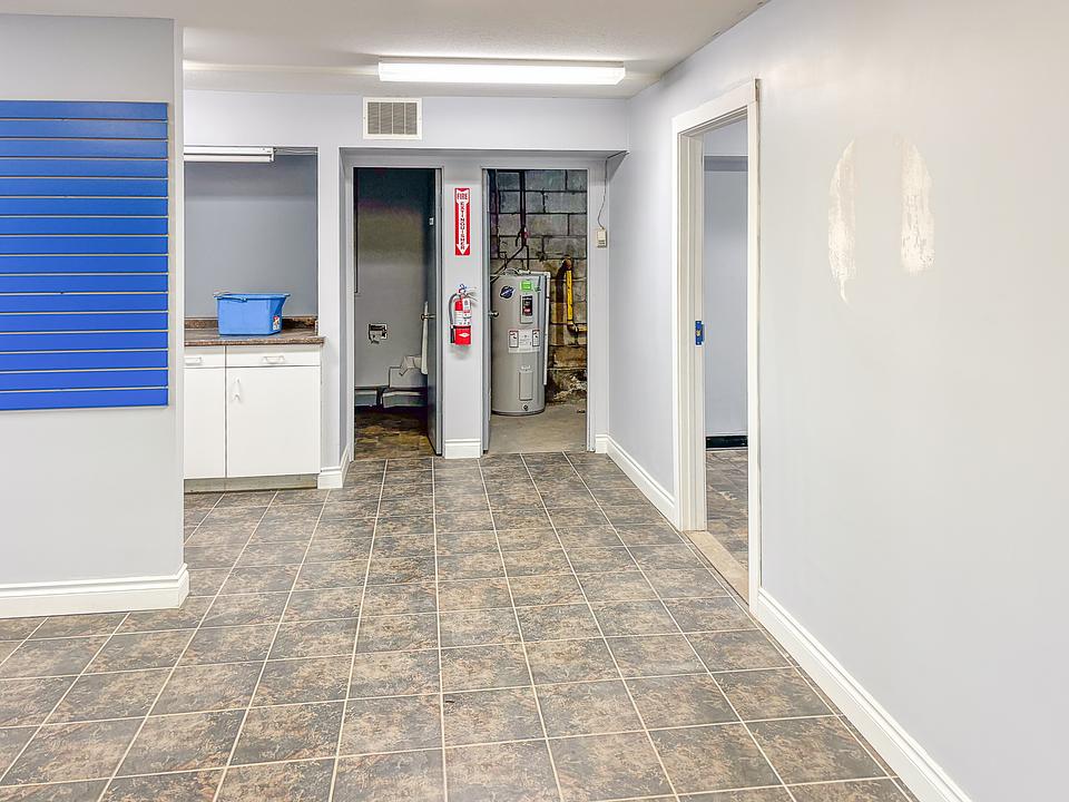 Industrial Building - 139 29 Street East, Saskatoon, SK