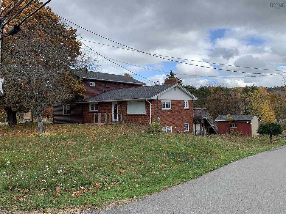1423 Fall River Road, Fall River, NS