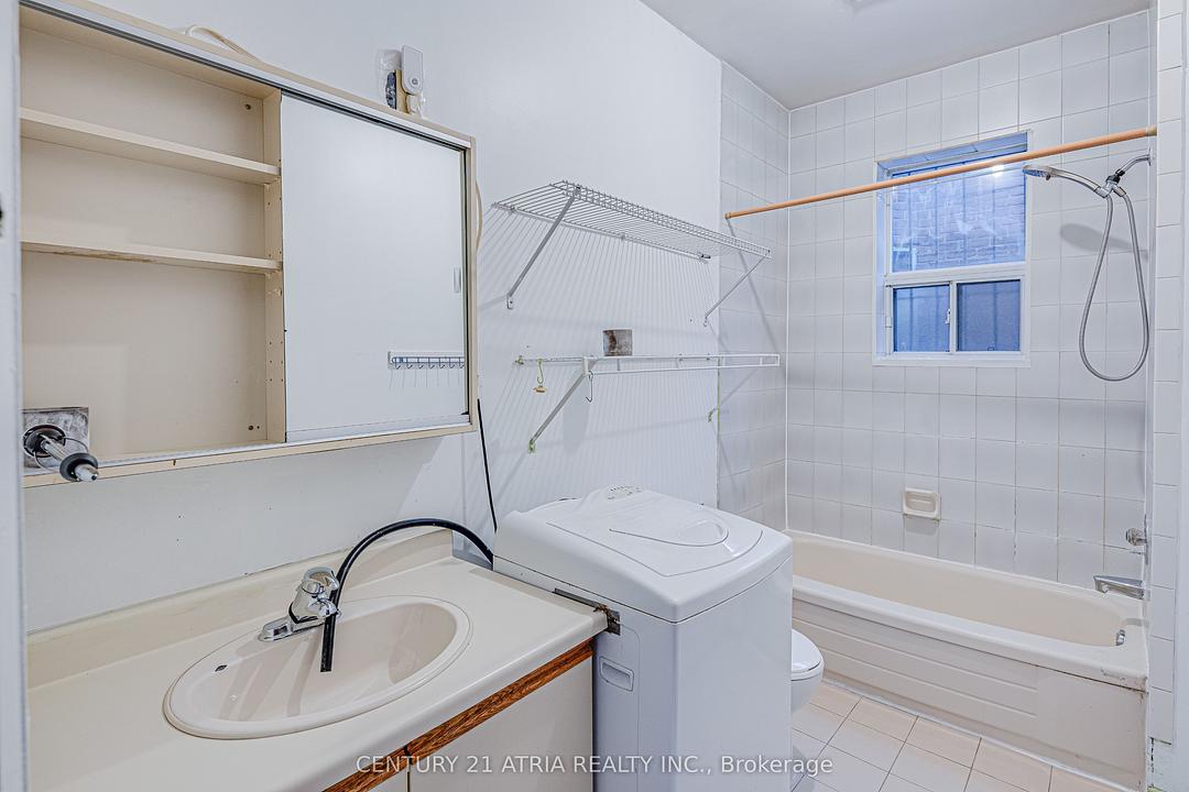 1564 Danforth Avenue, Toronto, ON
