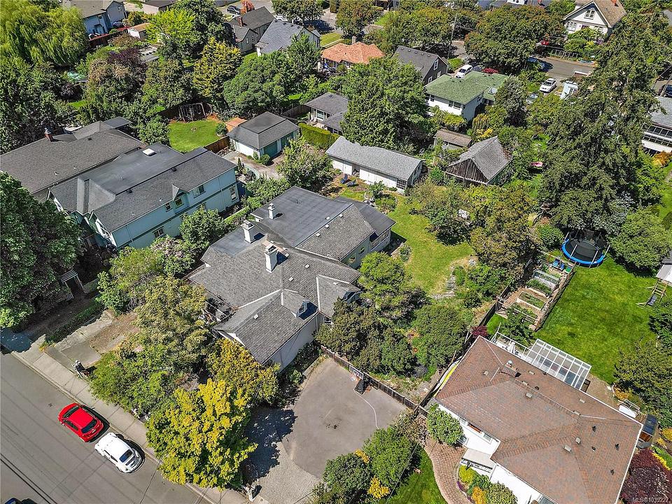 1736 Haultain Street, Victoria, BC