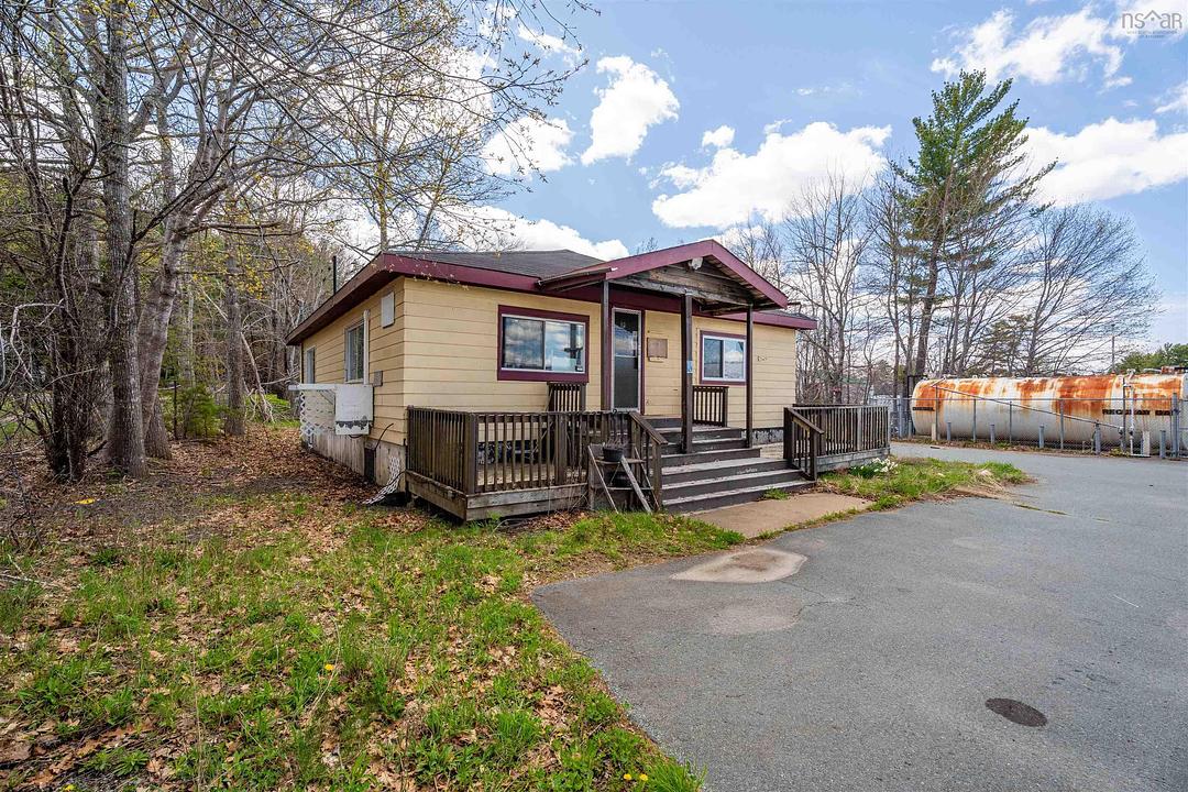 9645 Highway 8, Caledonia, NS