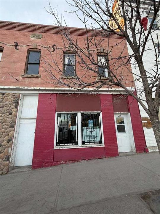 215 Main Street, Cardston, AB