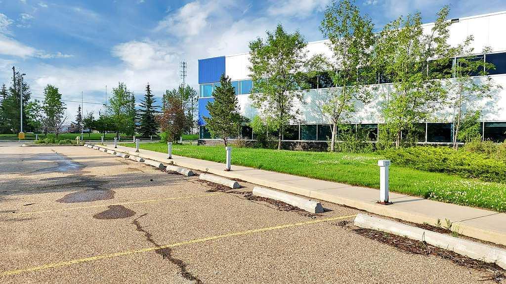 33 Schenk Industrial Road, Sylvan Lake, AB