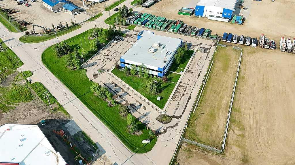 33 Schenk Industrial Road, Sylvan Lake, AB