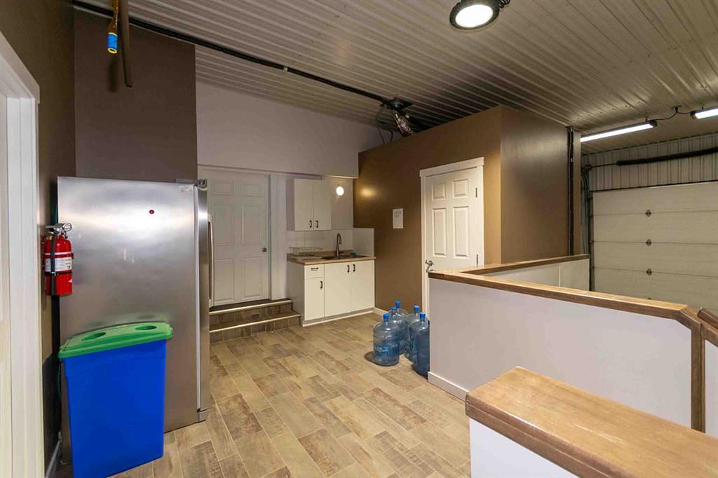 300e, Raymond, AB
