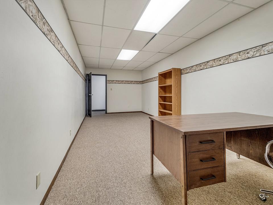 200 - 120 8 Street South, Lethbridge, AB