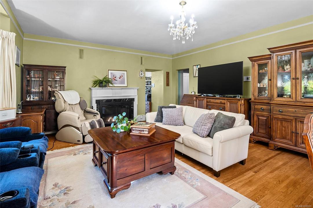 1043 Belmont Avenue, Victoria, BC