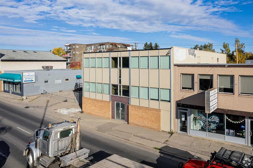818 16 Avenue Northwest, Calgary, AB