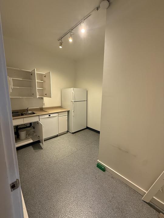 1490 - 1490 Frances Street, Vancouver, BC