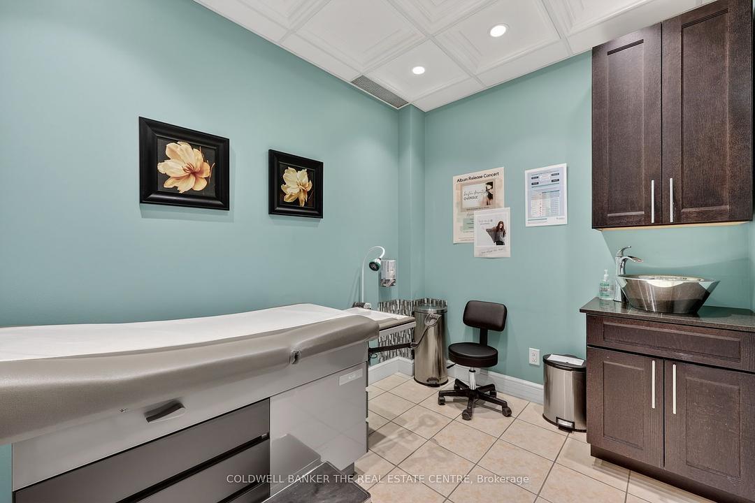 309 - 712 Davis Drive, Newmarket, ON