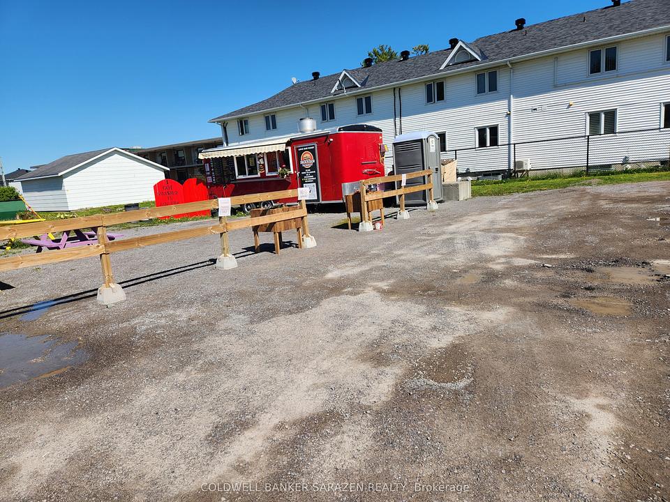 182 Daniel Street South, Arnprior, ON