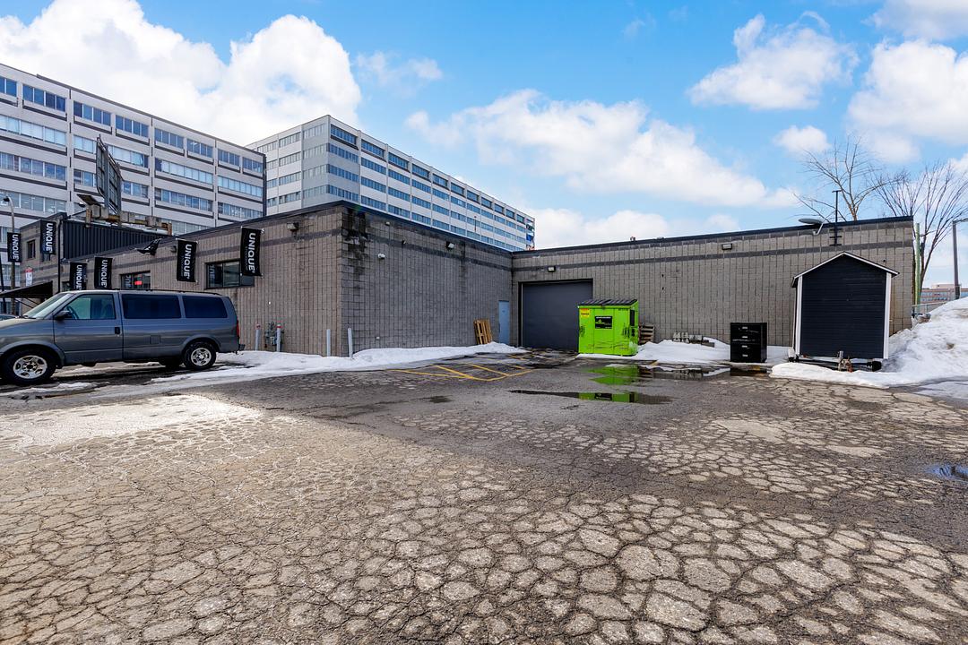 9455 Boulevard Saint-Laurent, Montréal, QC