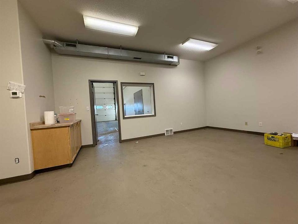 B - 11402 100 Street, Grande Prairie, AB