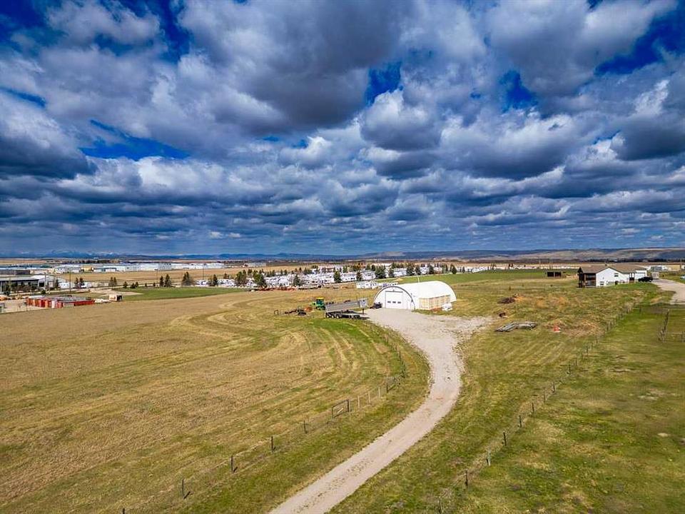33066 Township Road 250, Calgary, AB