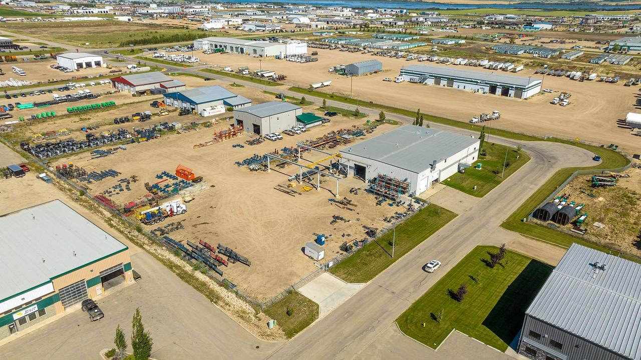 8002 105th Street - 8002 105 Street, Clairmont, AB
