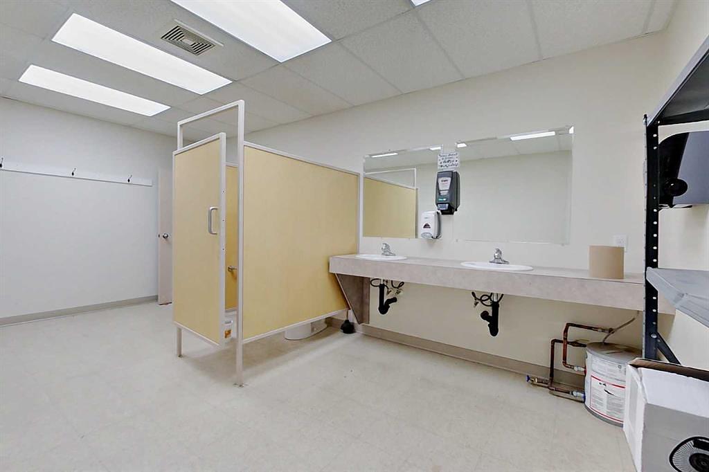3 - 8 Gateway Boulevard, Alhambra, AB