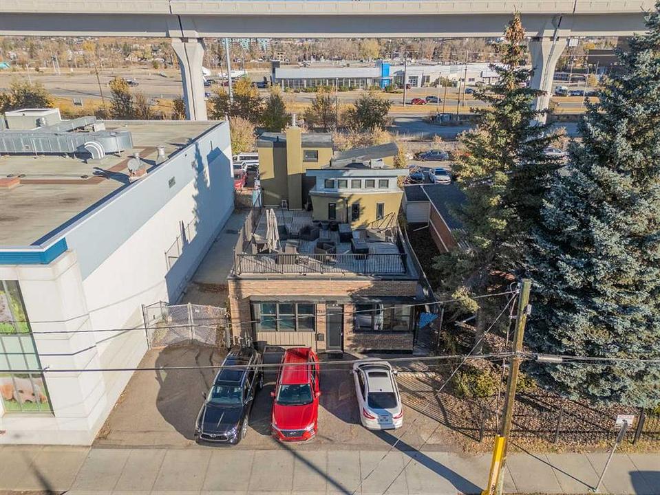 1742 10 Avenue Southwest, Calgary, AB