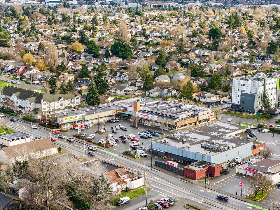 2929 Tillicum Road, Victoria, BC