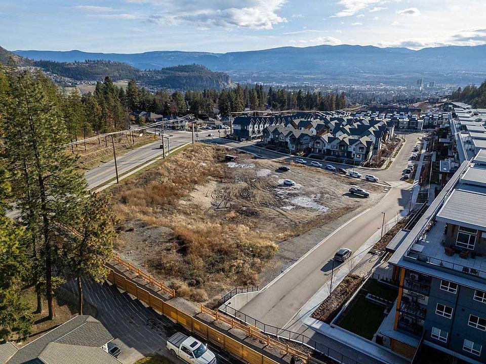 1402 Cara Glen Court, Kelowna, BC