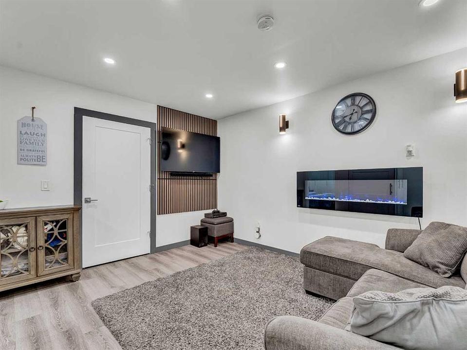 133 South Railway Avenue, Irvine, AB