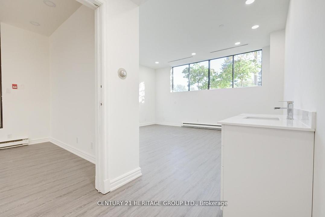 101 - 2900 Yonge Street, Toronto, ON