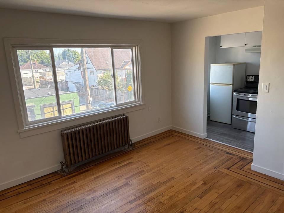 8 - 7387 10th Ave , Burnaby, BC