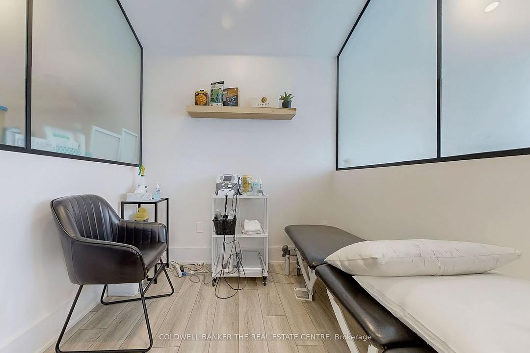 543 The Queensway South, Georgina, ON