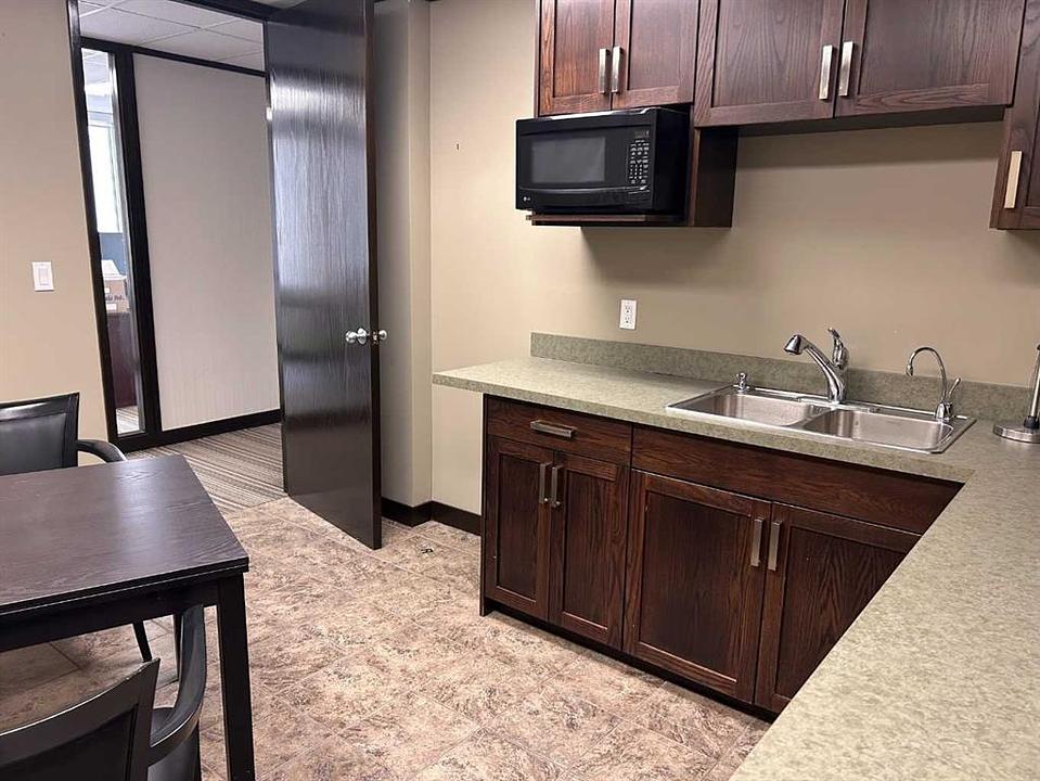 300 - 900 6 Avenue Southwest, Calgary, AB