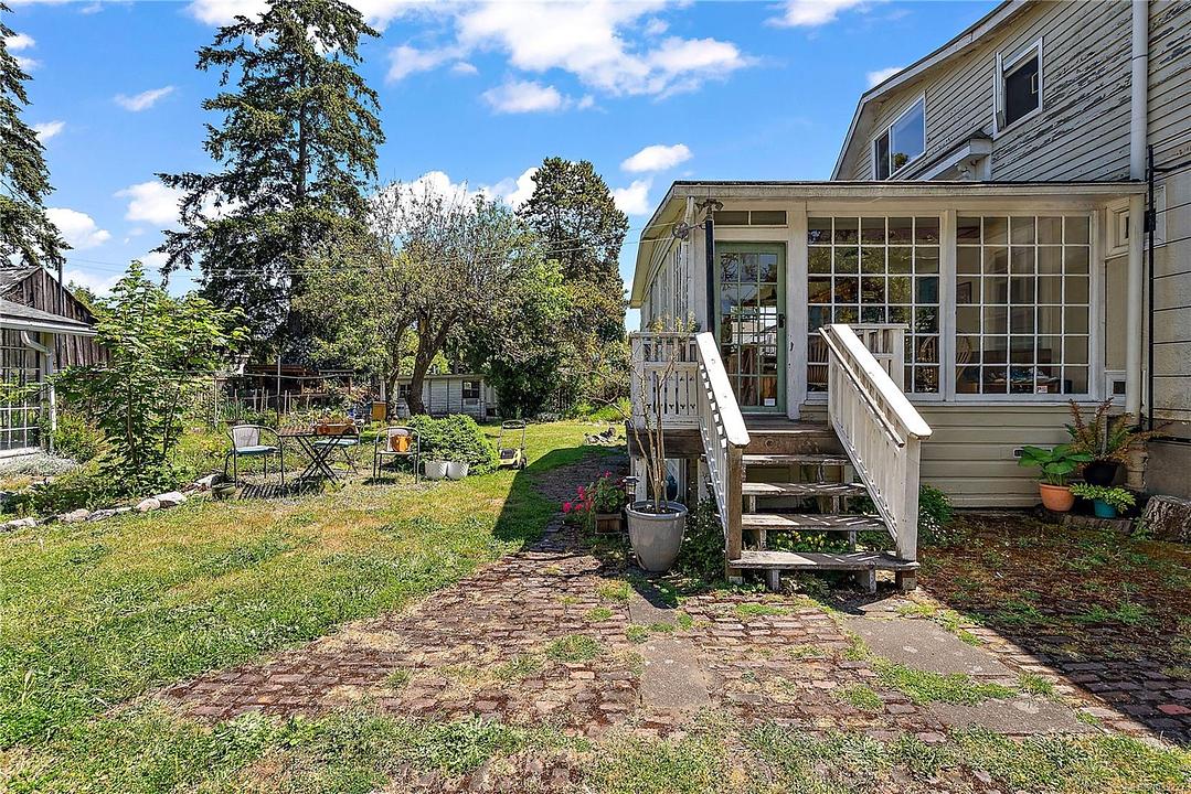 1736 Haultain Street, Victoria, BC