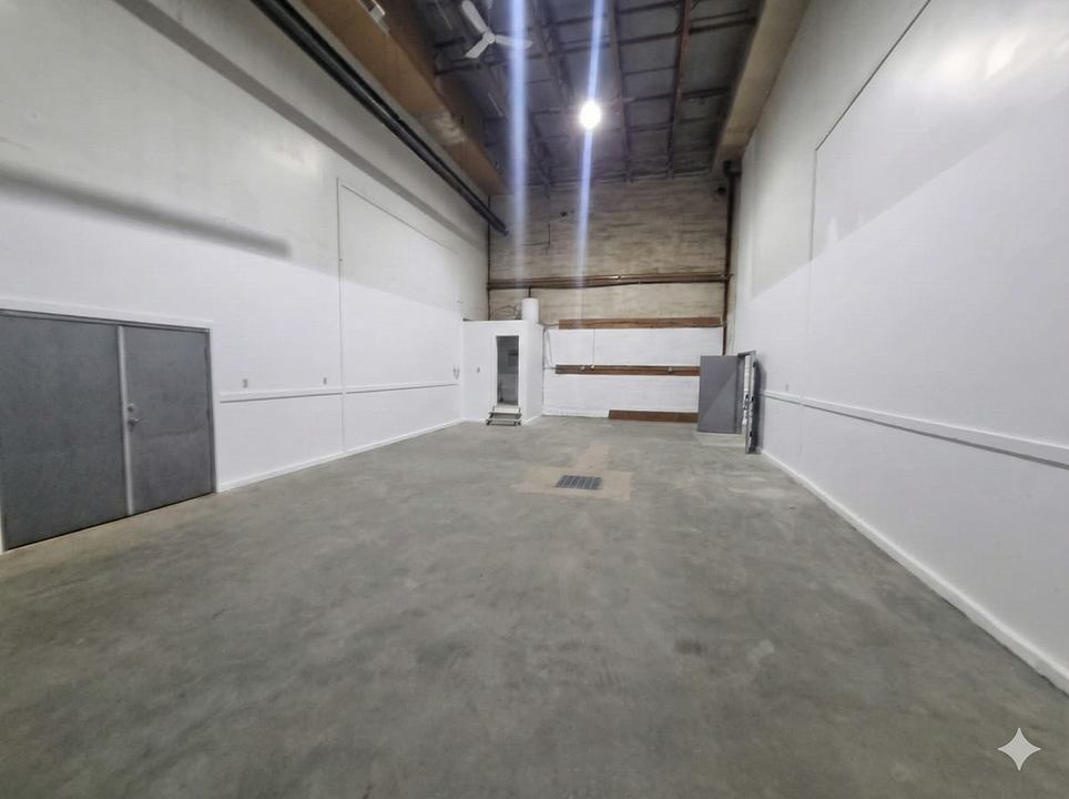 BAY J - 4907 1 Avenue, Edson, AB