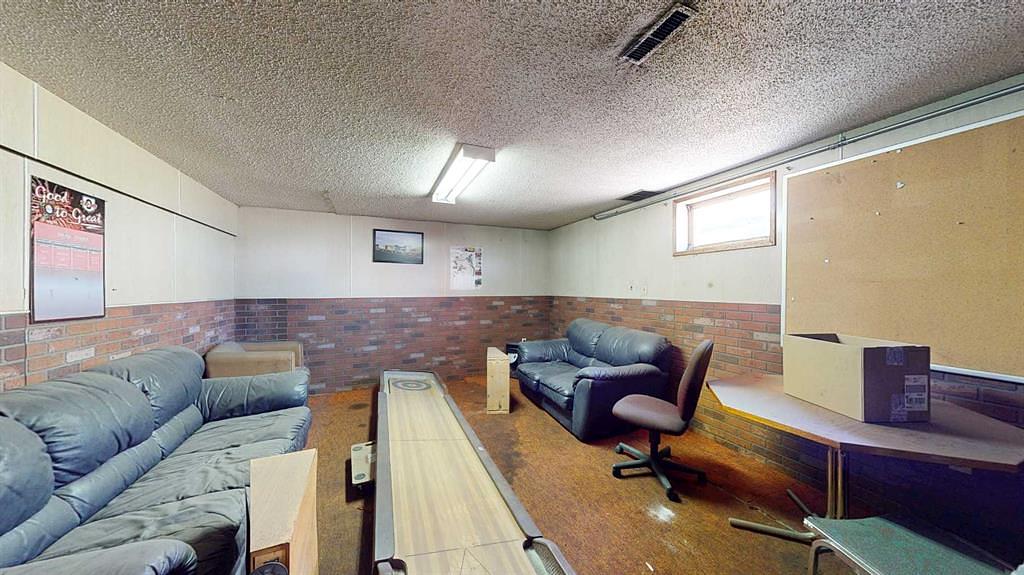 666 15 Street Southwest, Medicine Hat, AB