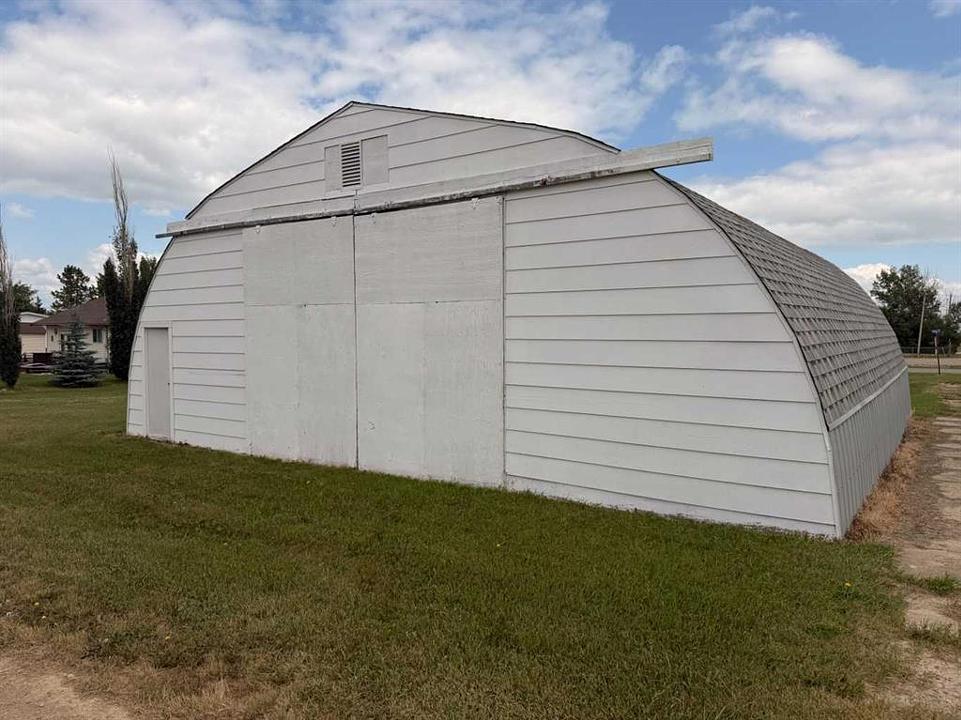 102 - Main Street, Munson, AB