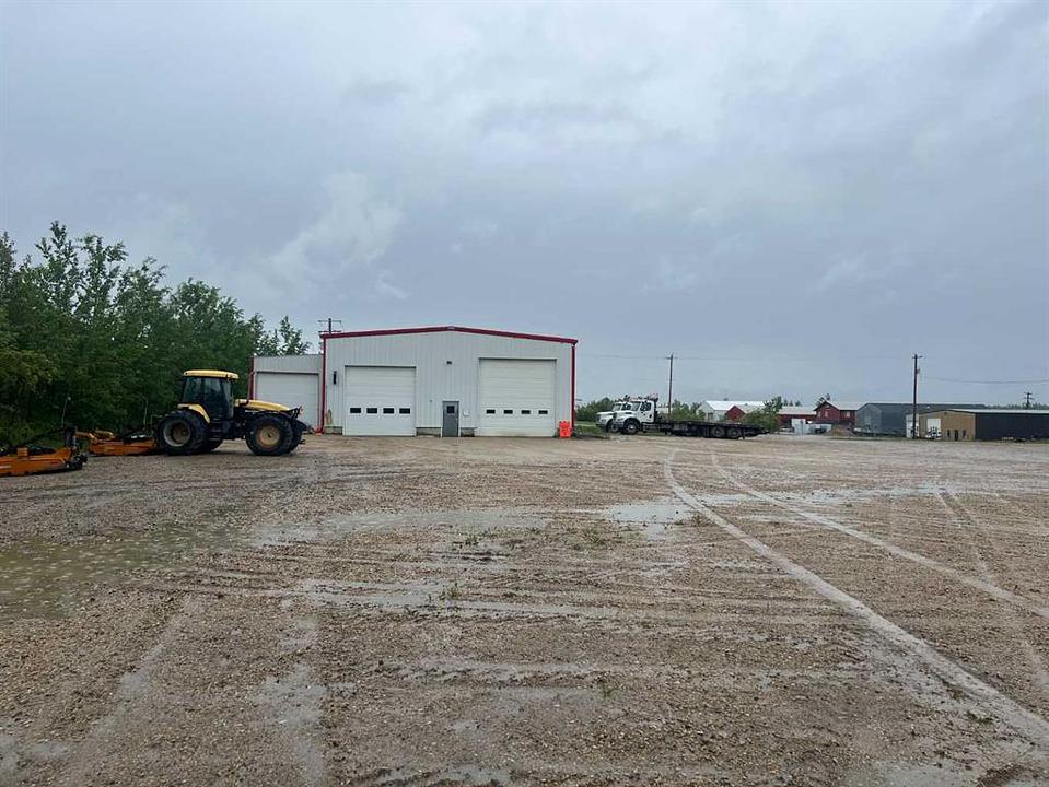 201 1 Street, Fox Creek, AB