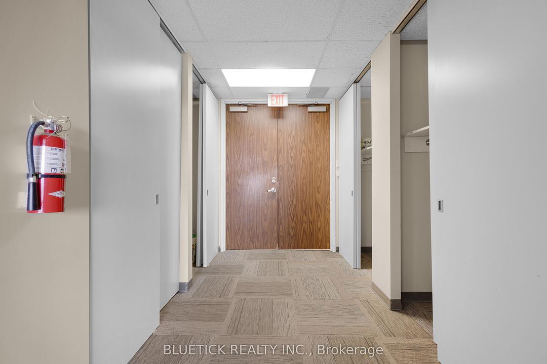 301 - 710 Dorval Drive, Oakville, ON