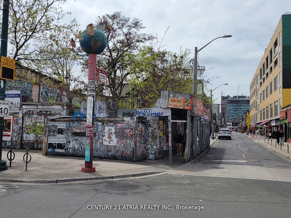 374 Spadina Avenue, Toronto, ON