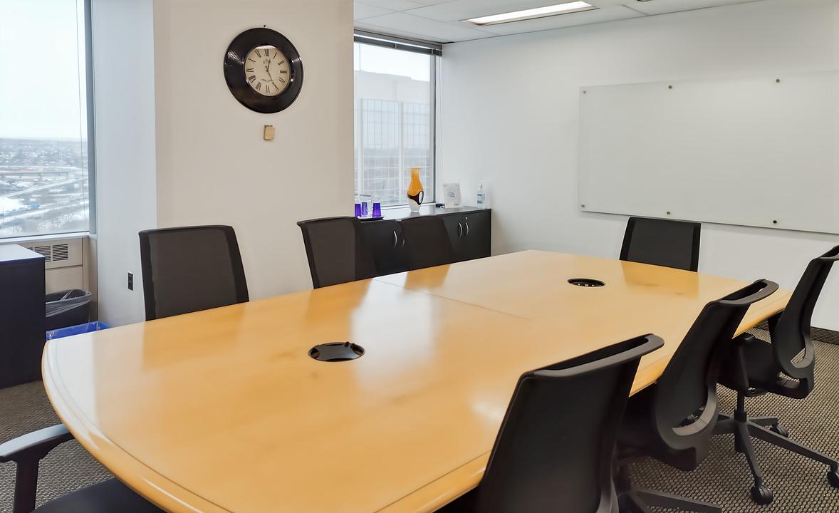 4 Robert Speck Parkway, Mississauga, ON