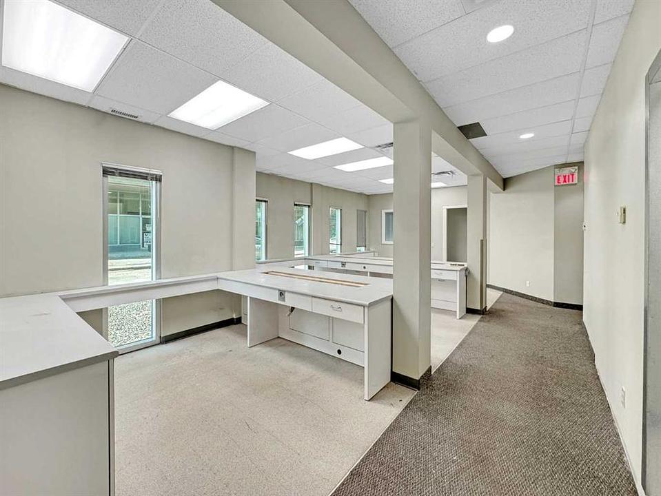 902 9 Avenue Southwest, Calgary, AB