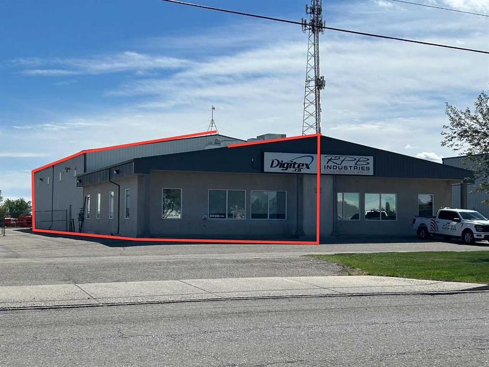 B - 1025 36 Street North, Lethbridge, AB