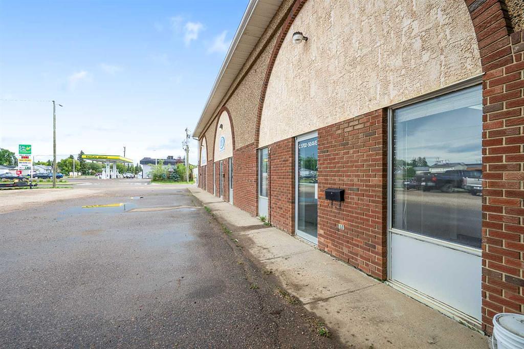 2 - 5702 50 Avenue, Lloydminster, AB