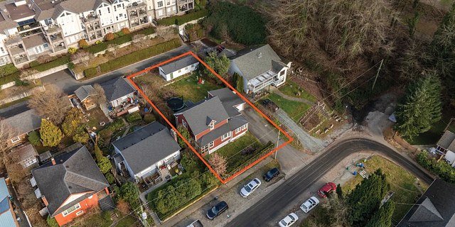 235 Rue Ness, Montréal, QC