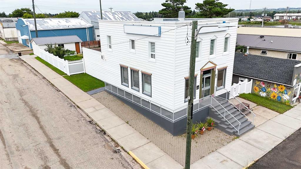 2124 20 Street, Delburne, AB