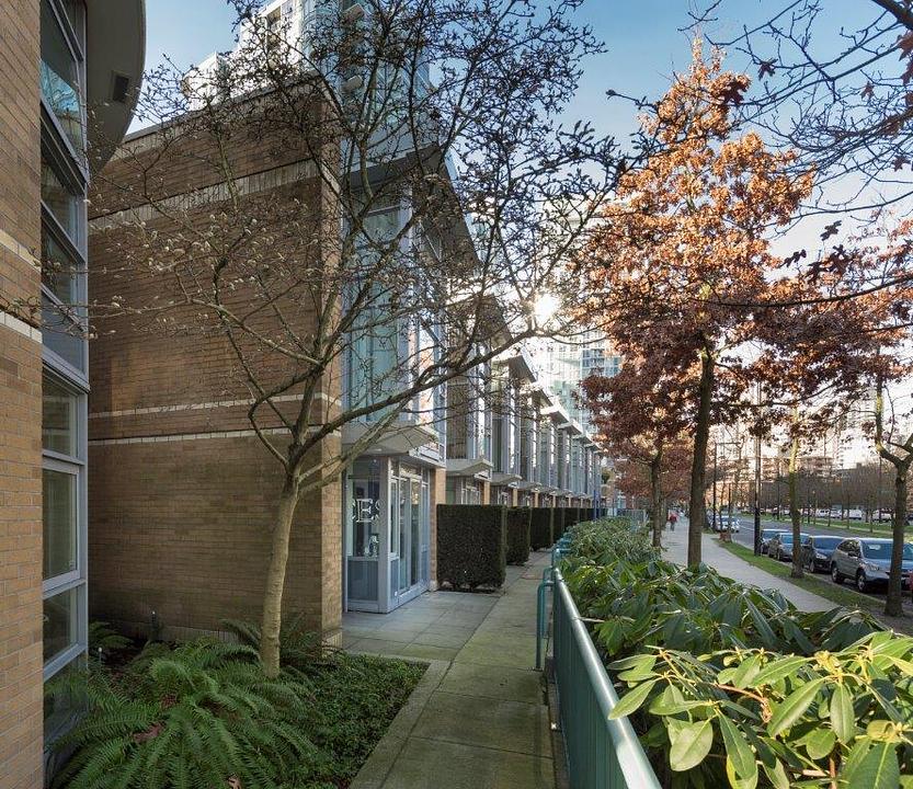 1032  - 1032 Pacific Blvd, Vancouver, BC