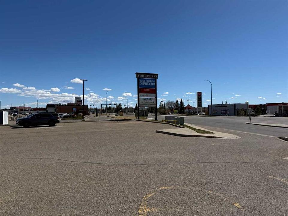 #1 - 40 Strachan Court Southeast, Medicine Hat, AB