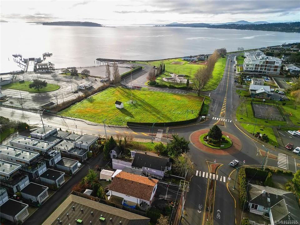 9601 Fifth Street, Sidney, BC