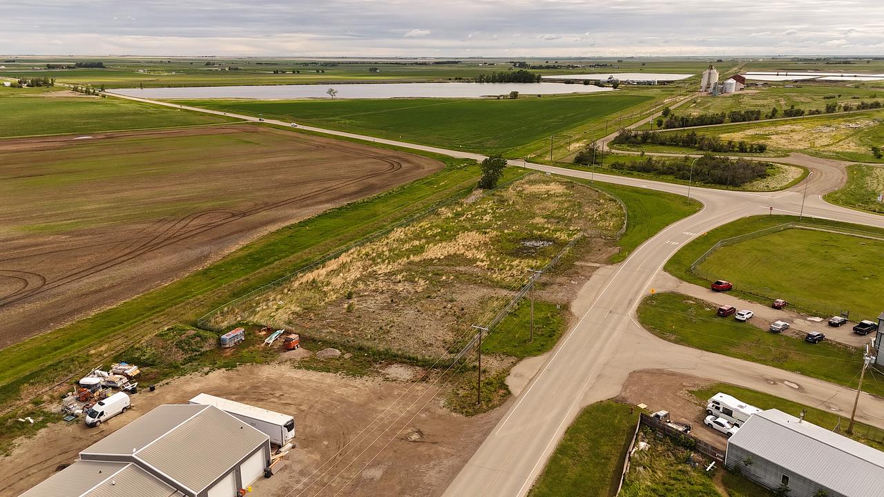 305 East RR Street, Raymond, AB